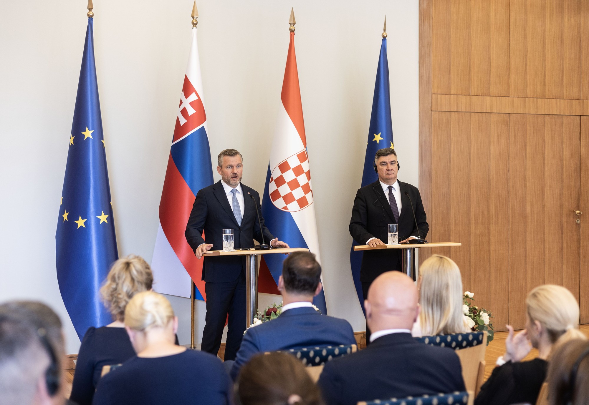 Slovenský prezident Peter Pellegrini (vľavo) a chorvátsky prezident Zoran Milanovič. 