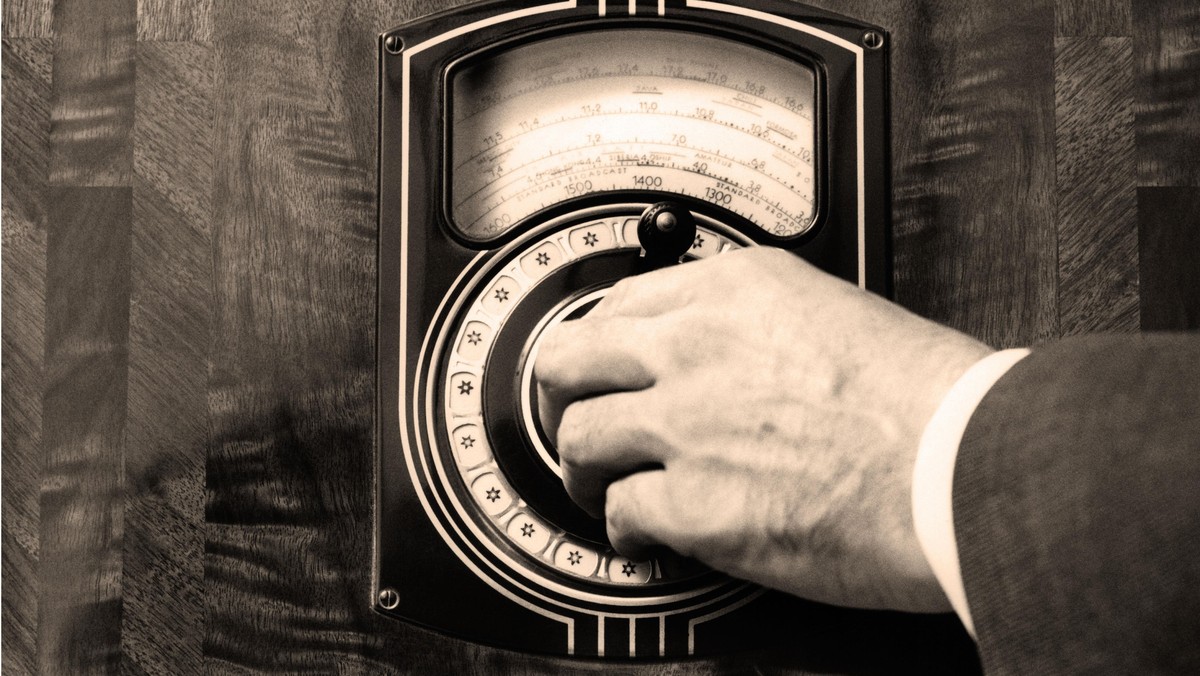 1930s CLOSE UP MAN'S HAND...