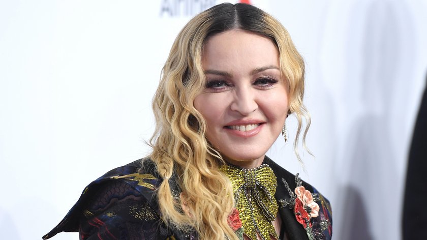 Madonna w bieliźnie. Pokazała bliznę po operacji biodra i ślady po "bańkach"