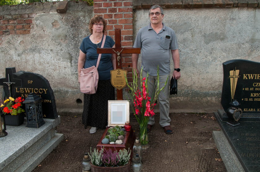 Proboszcz zlikwidował opłacony grób i pochował w nim nową osobę