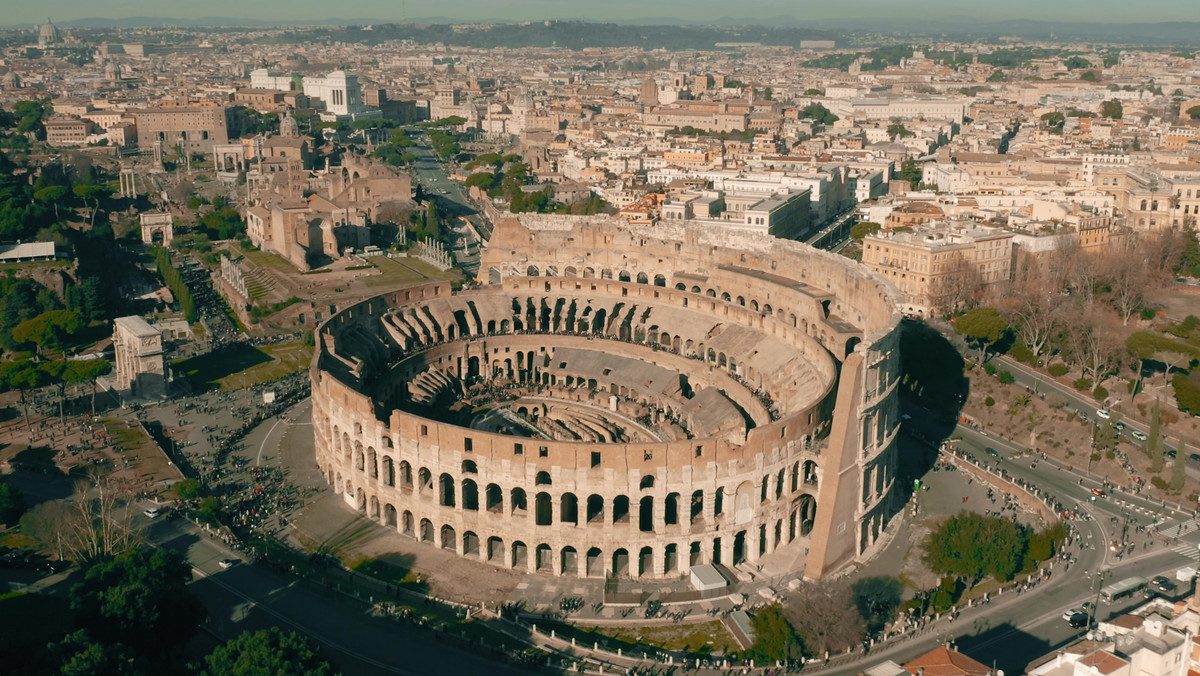 Policja w Rzymie postawiła zarzuty 40-letniemu Polakowi i skonfiskowała jego drona, którym latał nielegalnie w słynnym Koloseum.
