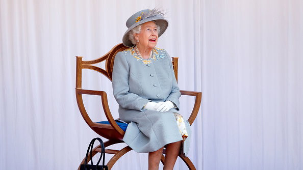Jak królowa Elżbieta sygnalizowała, że ma dość rozmowy?