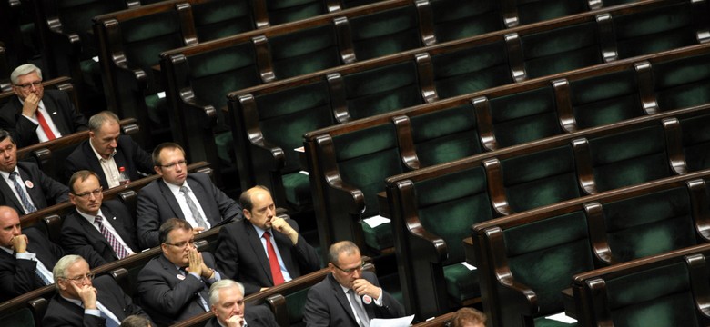 Budżet, który podzielił posłów, przegłosowany! Deficyt większy o 16 mld