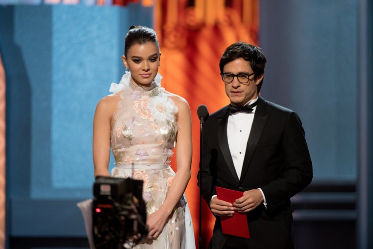 Hailee Steinfeld i Gael Garcia Bernal