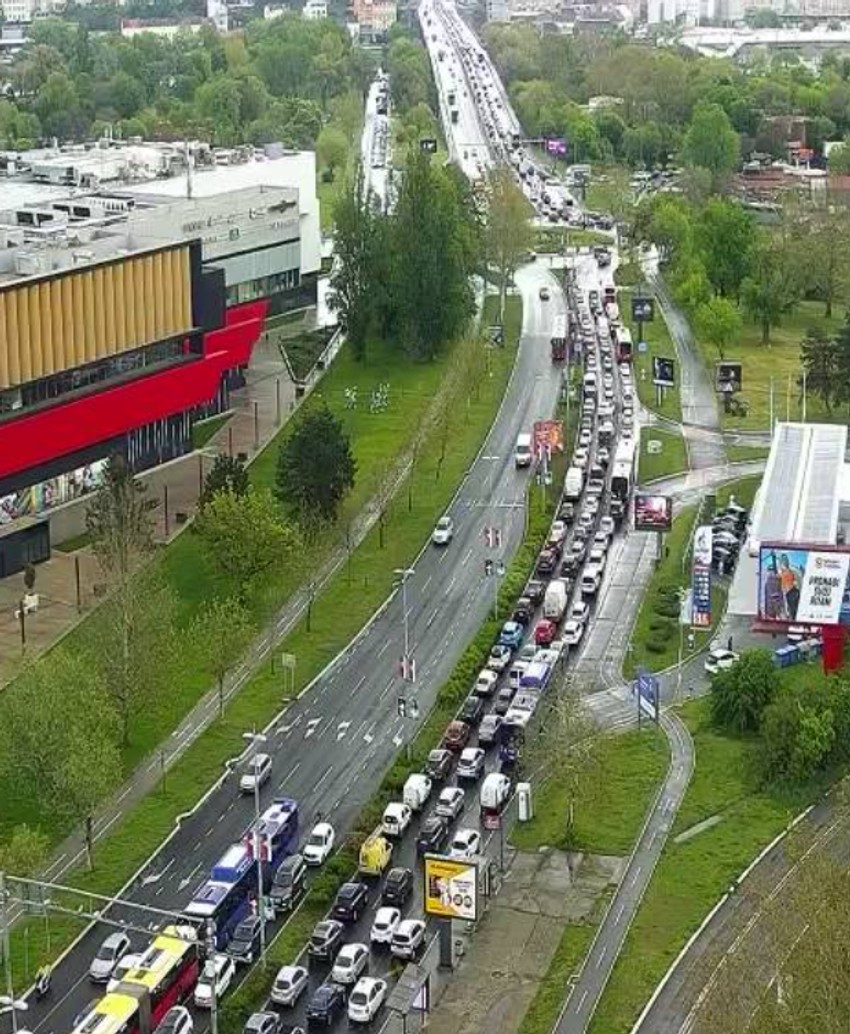 Bulevar Mihajla Pupina: Gužva preko Brankovog mosta i dalje sve do centra grada