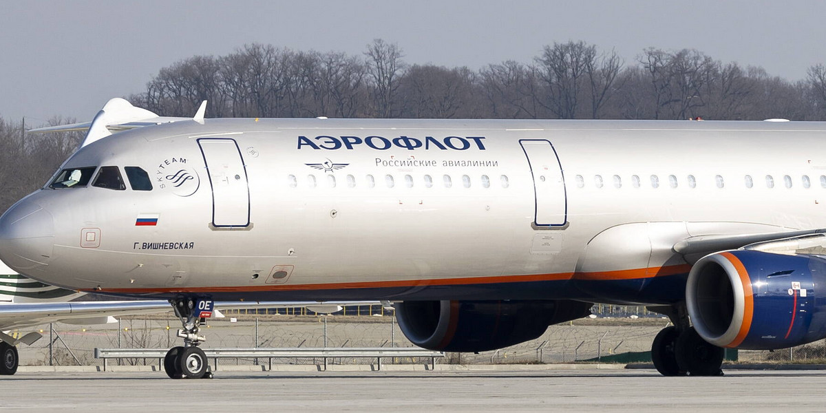 Samolot rosyjskiej linii lotniczej Aerofłot na lotnisku w Genewie w marcu 2022 r.