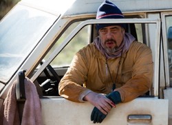 "A Perfect Day": ZWIASTUN filmu z Benicio Del Toro i Olgą Kurylenko