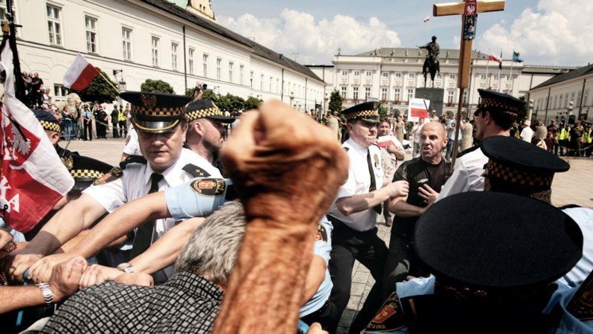 Bitwa o krzyż na zdjęciu roku Grand Press Photo | Newsweek