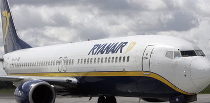 Ryanair każe płacić załodze za mundury