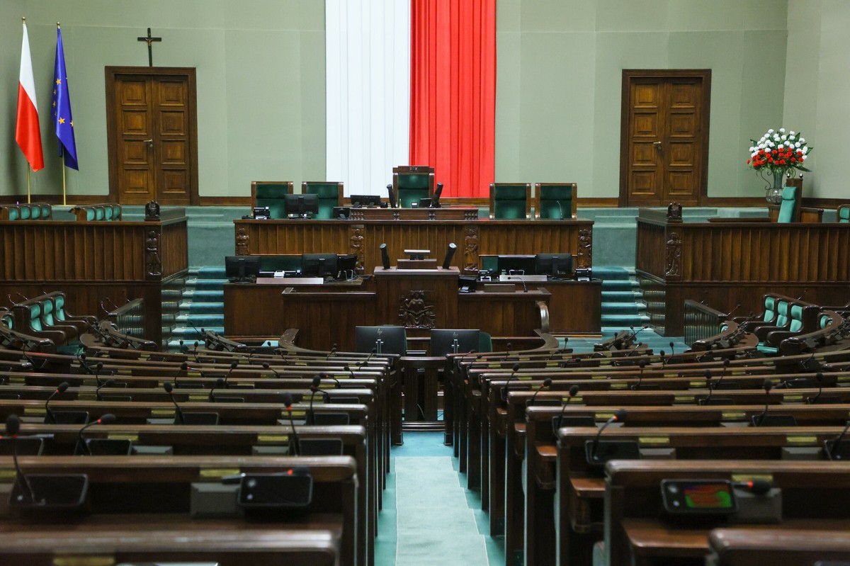 KO i PiS uciekają reszcie. Oto najnowszy sondaż partyjny