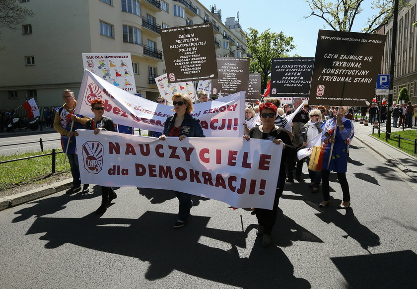 Demonstracja KOD-u w Warszawie