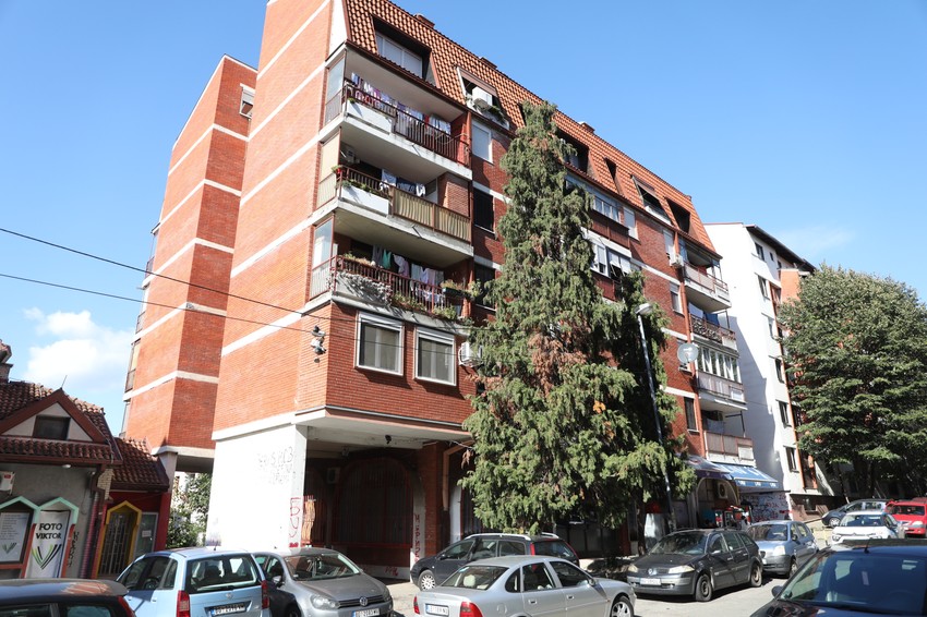 Muškarac (83) pretio da će razneti bombom suprugu i sina u Mirijevu