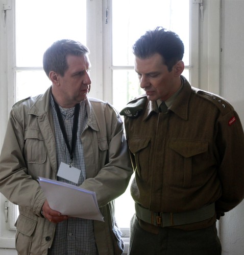Reżyser Krzysztof Krzyszkowski i Marcin Kwaśny na planie filmu 'Pilecki'