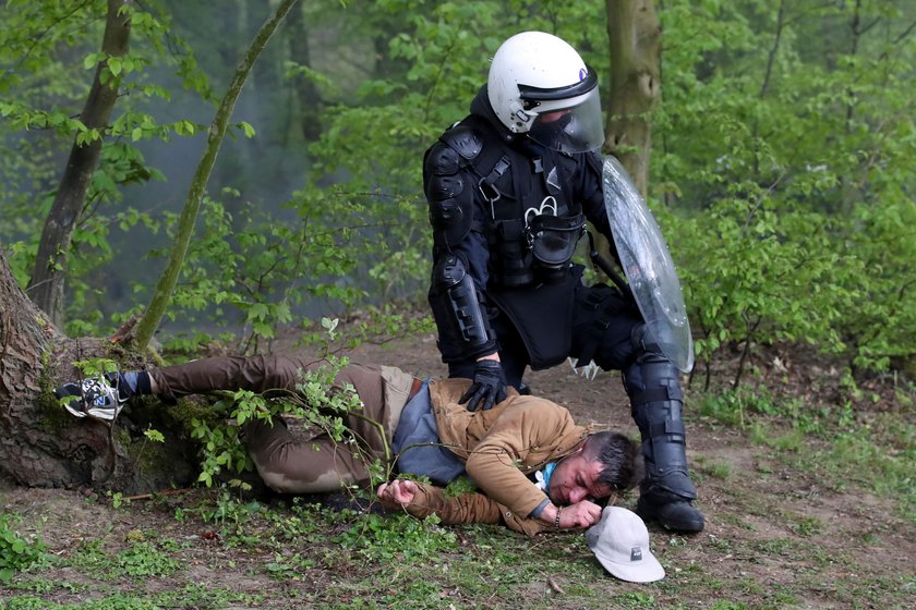 Impreza pod chmurką w dobie pandemii. Policja użyła armatek wodnych