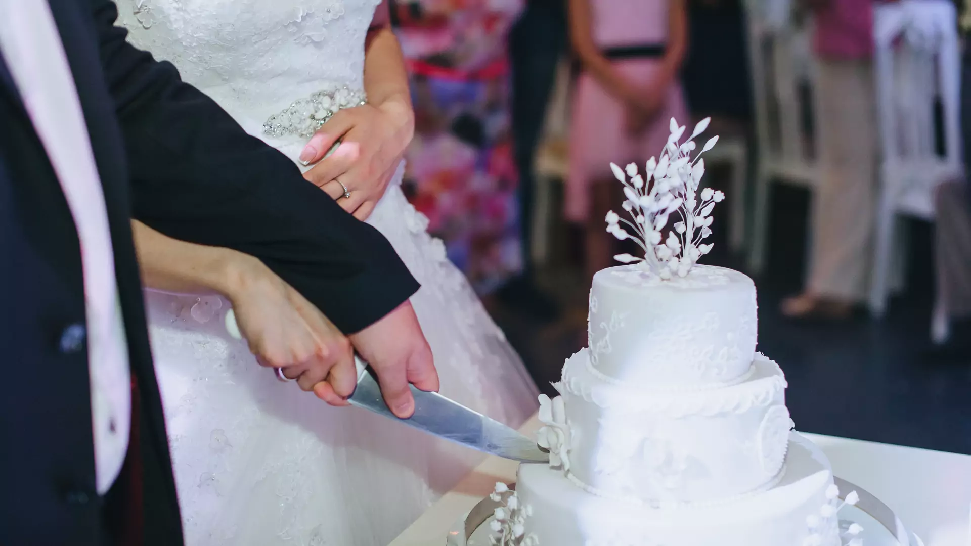 Jak zaoszczędzić na torcie weselnym? Porady wedding plannerki szokują