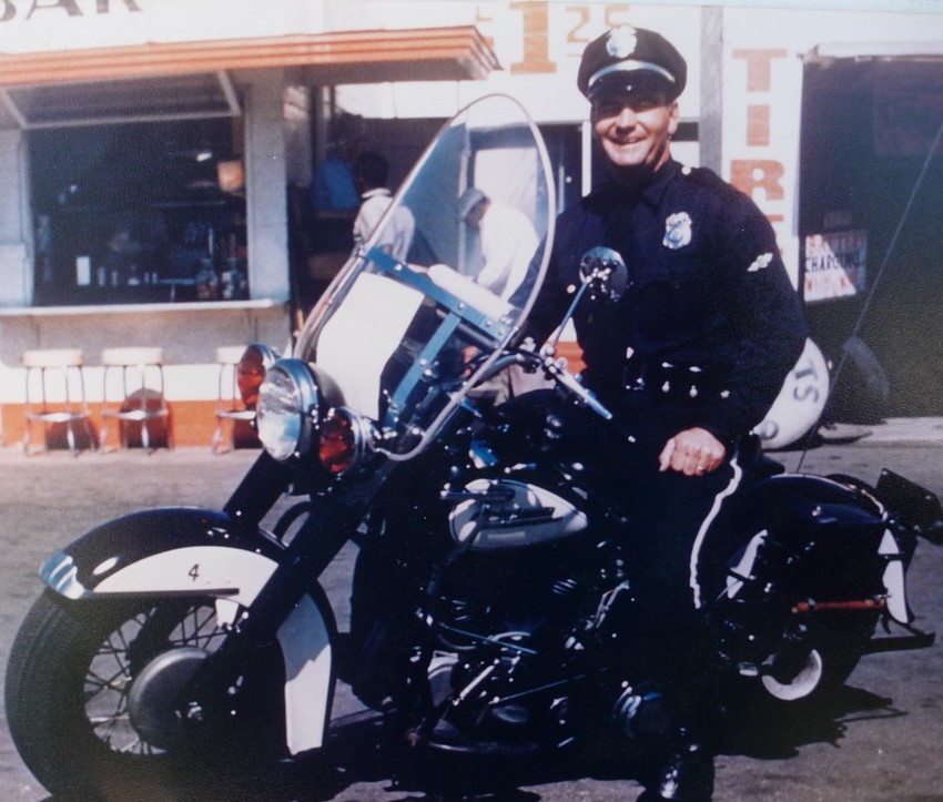 Policajac Roj Garet na "harliju" kojim je zaustavljao i holivudske zvezde