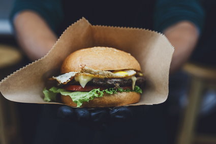 Fiskus domaga się wyższego VAT za hamburgery sprzedane kilka lat temu