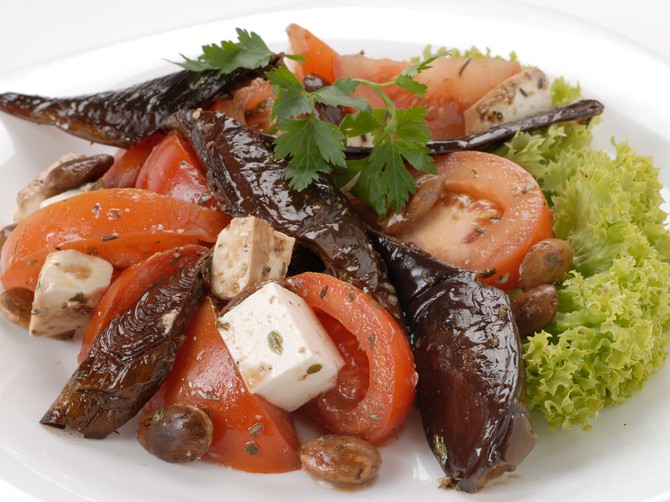 5973_89.-Mlada-patlidzanka-Salata-od-patlidzana-i-pinjola-ide