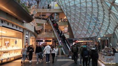 sklepy otwarte w trzech króli 06.01.2026. zakupy w lidlu, biedronce, galerii handlowej czy tylko w żabce? jakie sklepy są dzisiaj otwarte?