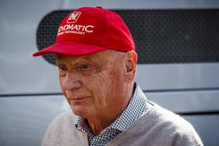 Pięć miesięcy po przeszczepie płuc Niki Lauda ponownie trafił do szpitala