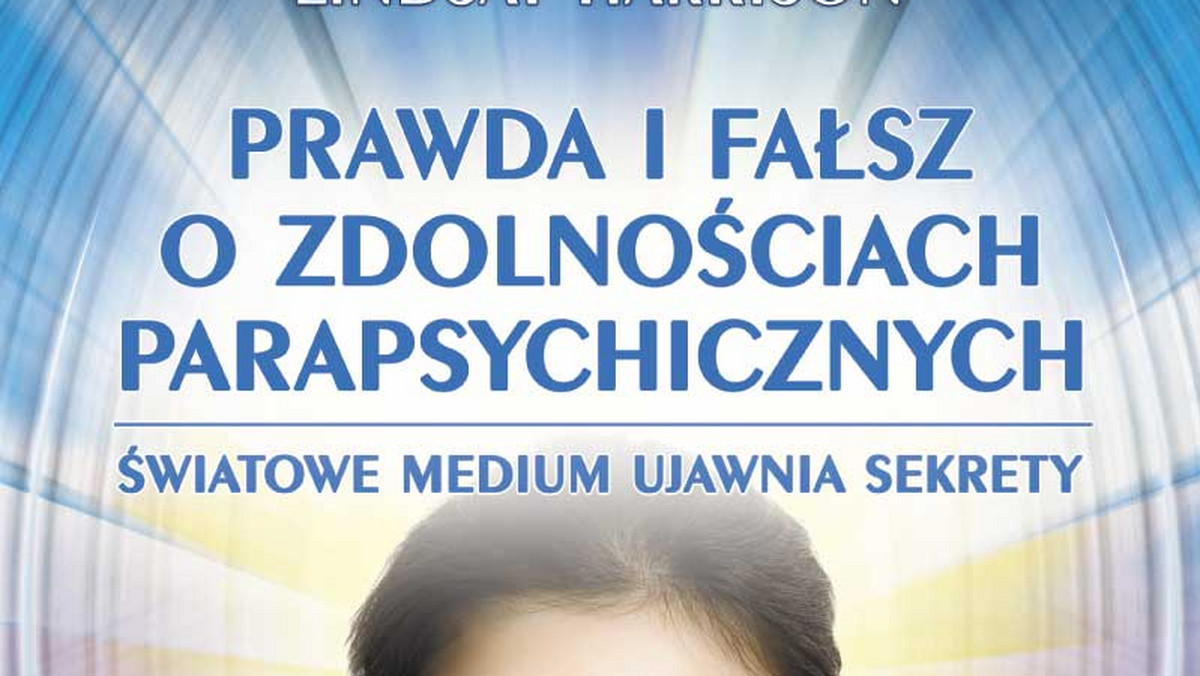 "Pierwszą mediumiczną wizję miałam w wieku pięciu lat. Siedzieliśmy z rodziną przy kolacji, gdy tymczasem ja przyglądałam się dwóm prababciom, których twarze rozpływały się. Wyglądało to tak, jakby po ich szyjach spływała lawa. Pozostały widoczne tylko czaszki prababć. Jedyną rzeczą, która przeraziła mnie bardziej niż ten okropny widok, była świadomość, że to tylko ja zdawałam się świadkiem tej sceny (...)".