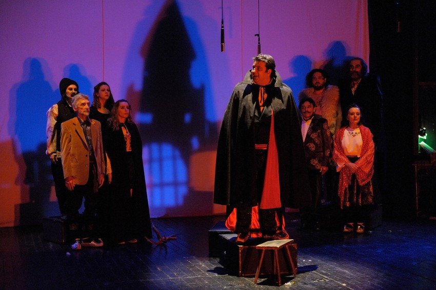 Scena iz predstave "Sava Savanović-vampirska simfonija"