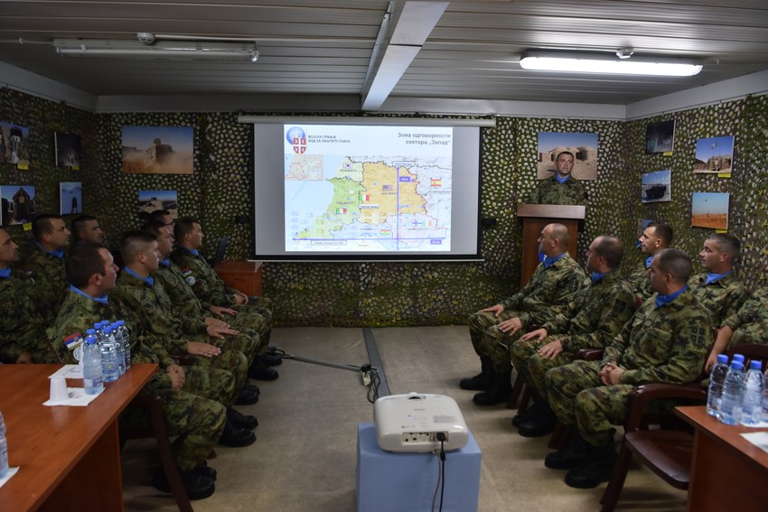 U slobodno vreme odmeravaju sa Špancima snage u padelu, druže se u srpskom kutku