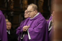 resort pozywa fundację ojca rydzyka. "era nietykalności dobiegła końca