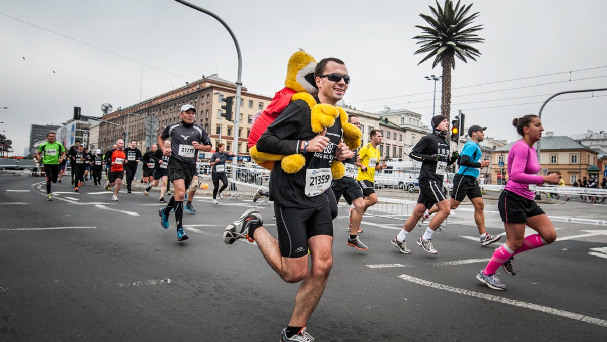 Blisko 10 tysięcy biegaczy stanie w niedzielę na starcie 36. PZU Maratonu Warszawskiego. Jego uczestnicy pokonają trasę o długości 42 km 195 m prowadzącą ulicami stolicy, od centrum aż do Wilanowa. To oznacza duże utrudnienia w ruchu. Podpowiadamy, gdzie można się ich spodziewać.