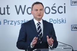 Duda: Trzeba odbudować armię opierając się na polskiej produkcji
