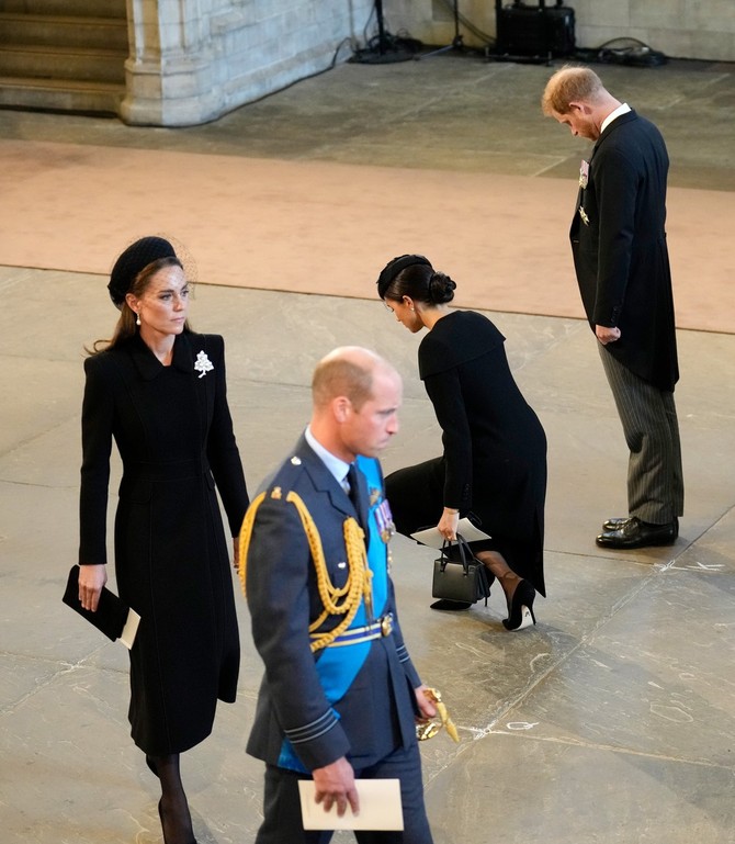 Za neke sporan, za neke dirljiv gest foto:  Pool/ Zuma Press