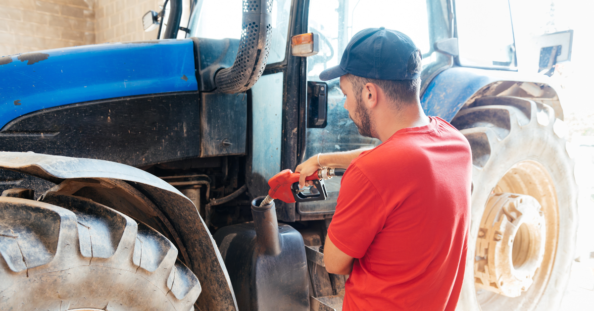 Tańsze paliwo dla rolników: obniżenie akcyzy i VAT na paliwa silnikowe. KRIR apeluje do premiera Donalda Tuska o pilne działania