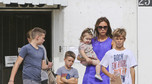 Victoria Beckham zabrała wszystkie swoje dzieci na zakupy/ Agnecja forum gwiazd