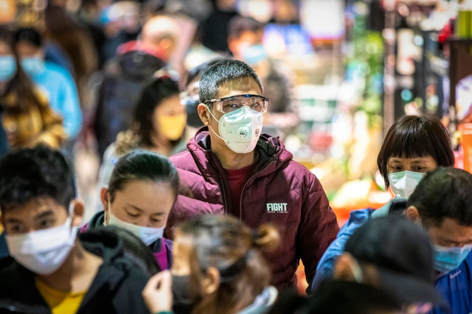Ljudi nose maske u gradu Guangdžou 