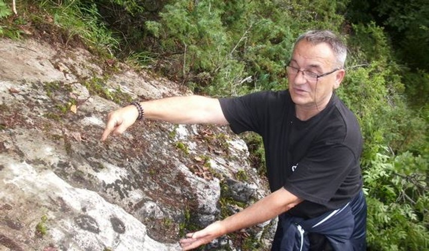 Kamena ploča gde su prema legendi otisci konja Šarca