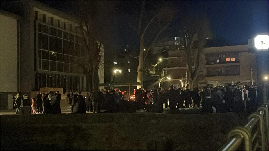 Potresne scene ispred bolnice u Kočanima