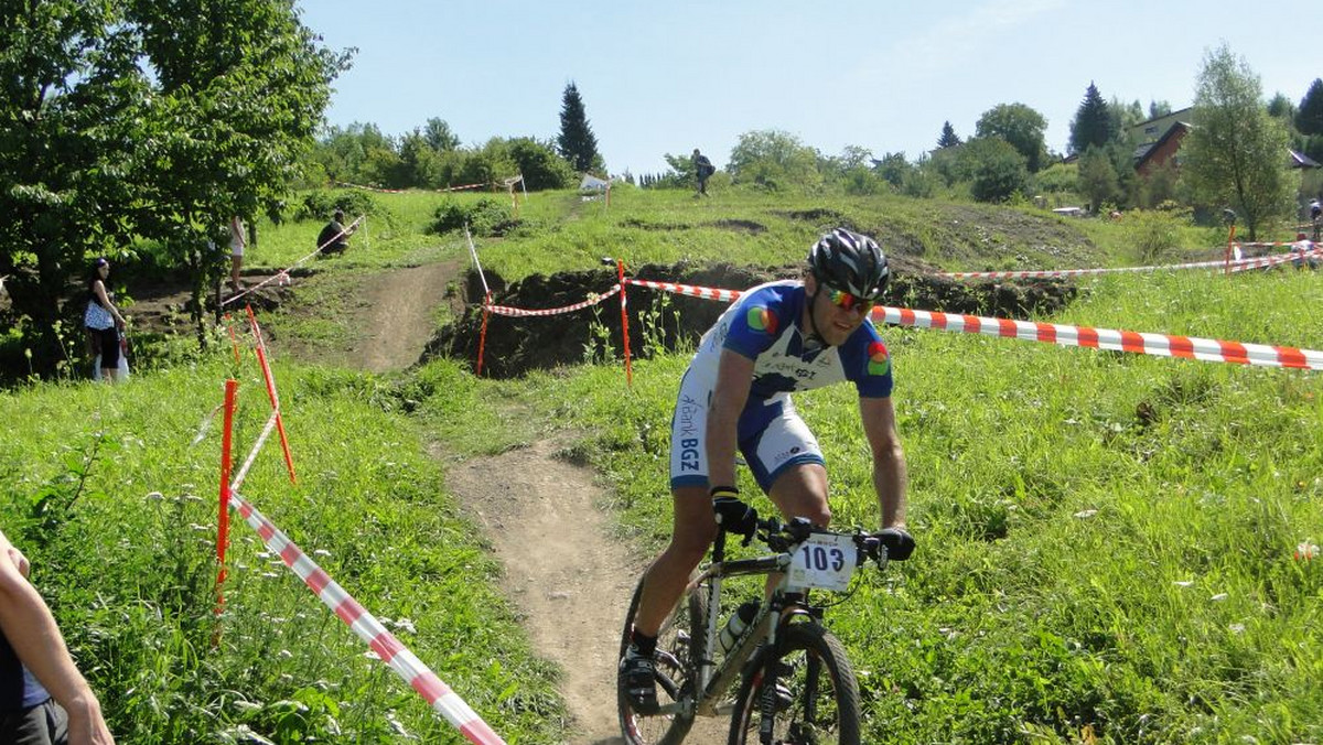 W niedzielę 21 sierpnia w Cieszynie odbyła się V edycja AZS MTB Cup. Było gorąco nie tylko za sprawą wysokiej temperatury i palącego słońca. Atmosferę podgrzała zacięta i niezwykle widowiskowa rywalizacja mężczyzn, których na starcie stanęło blisko pięćdziesięciu.