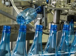 W przemyśle jest lepiej, choć gorzej