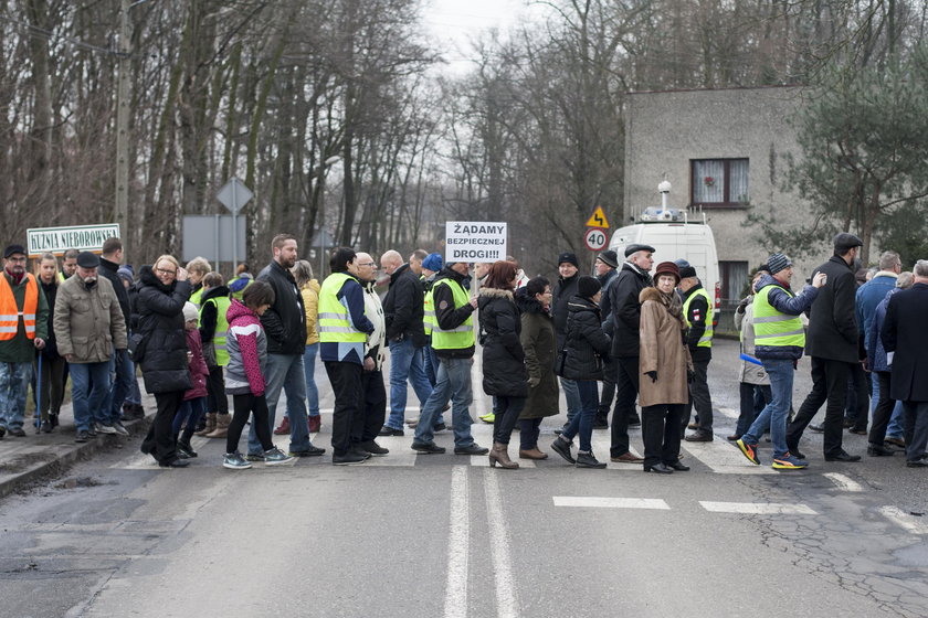 Kuźnia Nieborowska. Protest mieszkańców w sprawie DW 921
