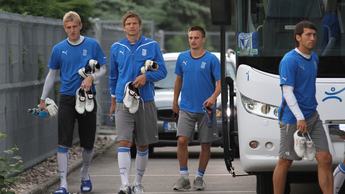 Z Lecha Poznań dotarły wczoraj dwie informacje: dobra i zła. Pierwsza jest taka, że na boisku znów powinien pojawić się Bartosz Bosacki. Druga: trening pechowo zakończył się dla Jasmina Buricia, który skręcił nogę w stawie skokowym i musi tydzień odpoczywać.