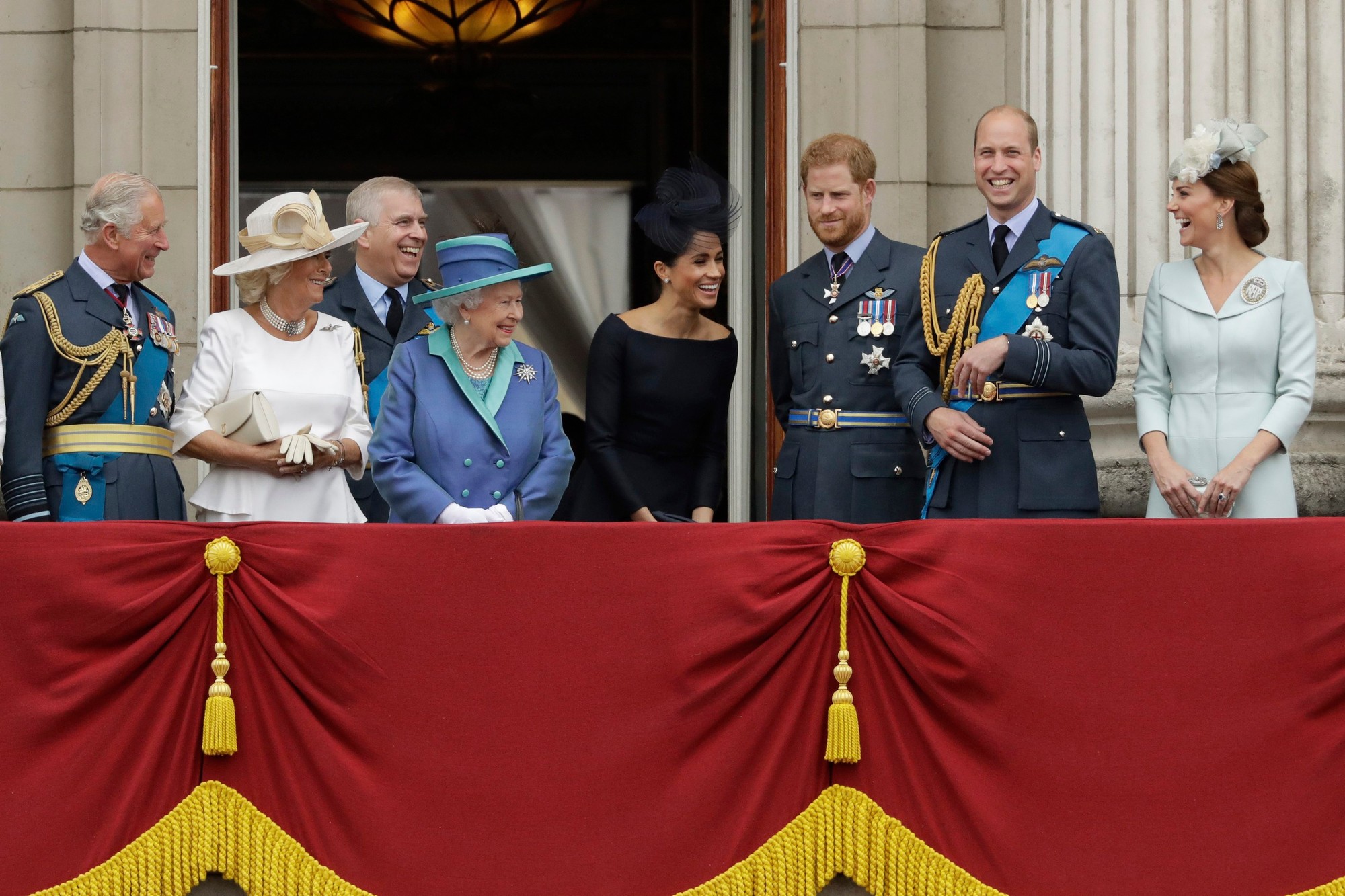 Kráľovská rodina s Harrym a Meghan.