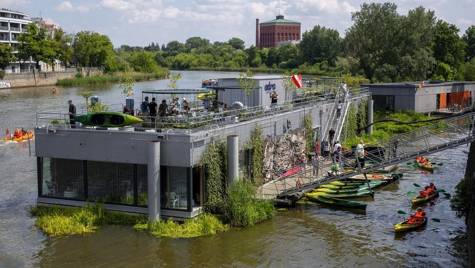 Odra Centrum we Wrocławiu już działa! To pływający dom kultury