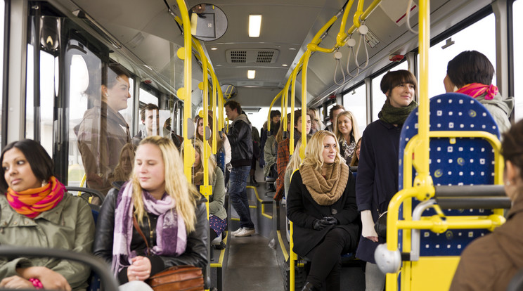 Ajándékkal várják a hölgyeket a kecskeméti buszsofőrök nőnapon /Illusztráció: Northfoto