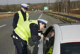 Policjant może zadać ci takie pytanie podczas kontroli. Czy unikniesz mandatu?