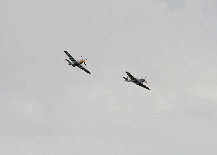 Podczas startu polskiego Dreamlinera towarzyszyły mu samoloty Mustang Spitfire