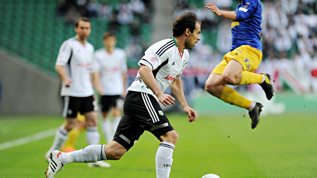 Legia Warszawa wygrała z Arką Gdynia 2:1 (1:0) w rewanżowym meczu półfinałowym Pucharu Polski i awansowała do finału, w którym zmierzy się z Ruchem Chorzów. W pierwszym meczu także triumfowali warszawianie.