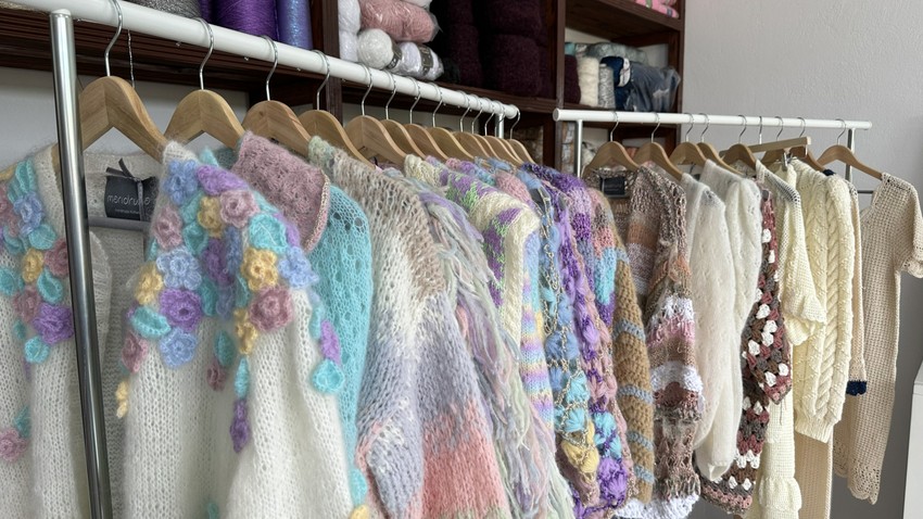 Marija pravi unikatne džempere