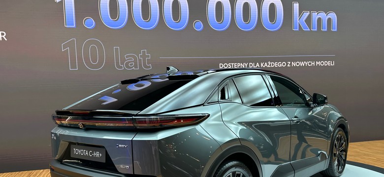 Rekord od 26 lat. Tyle pensji kosztuje nowe auto. Toyota sprzedaje ich 459 dziennie