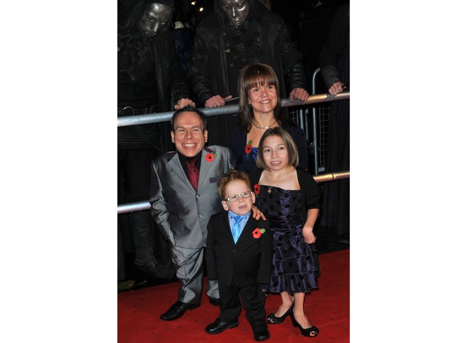 Aktor Warwick Davies z rodziną