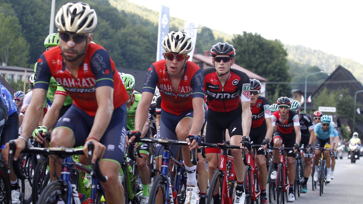 Jutro lepiej będzie zostawić samochód w garażu lub na parkingu. Piąty etap 74. wyścigu kolarskiego Tour de Pologne zakończy się na al. Łukasza Cieplińskiego w Rzeszowie. Oznacza to zamknięcie wielu ulic oraz poważne utrudnienia w ruchu. Zmienią się również trasy pojazdów komunikacji miejskiej.